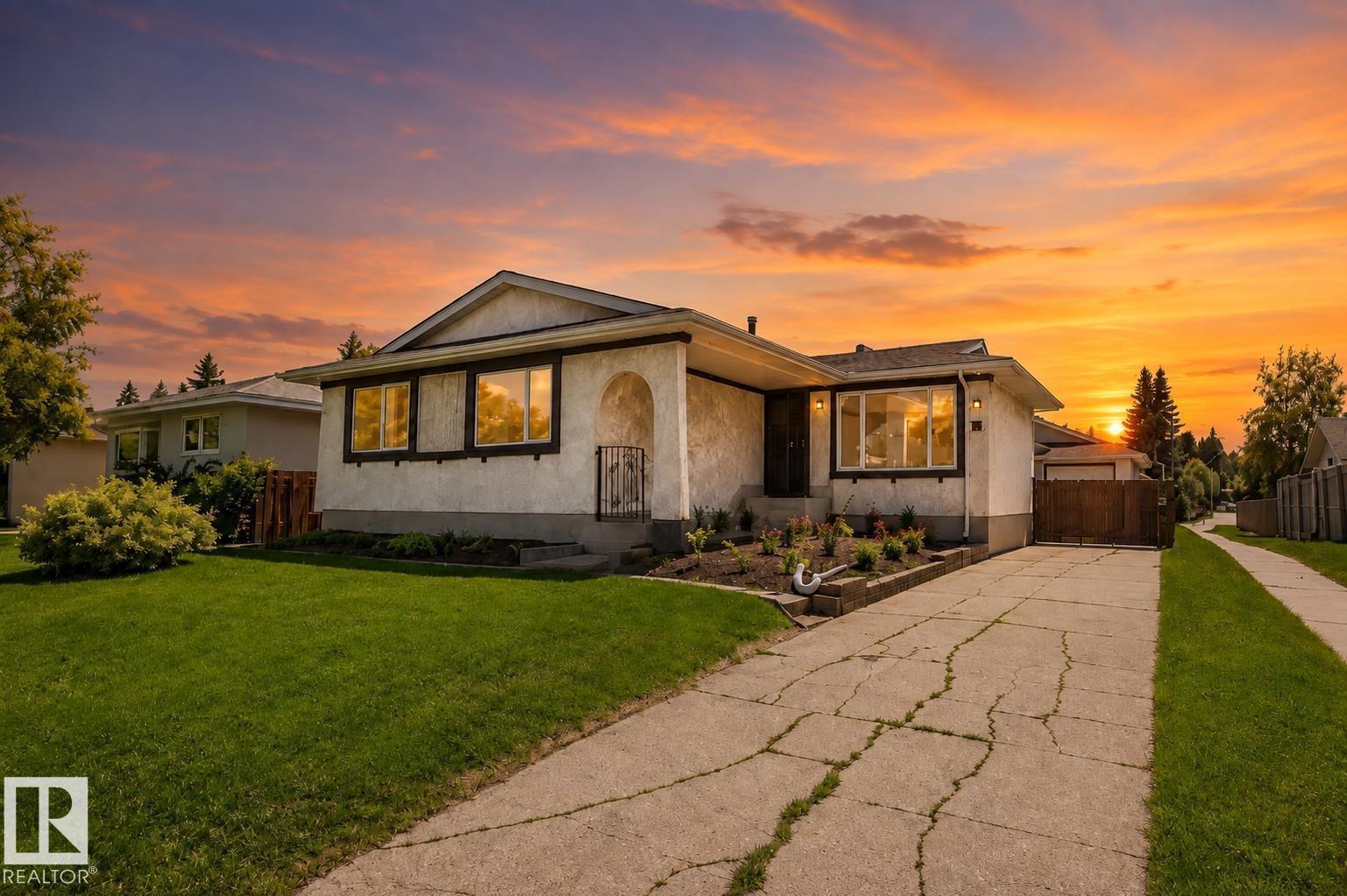 10439 36A Ave NW, Edmonton, Alberta, T6J2H7