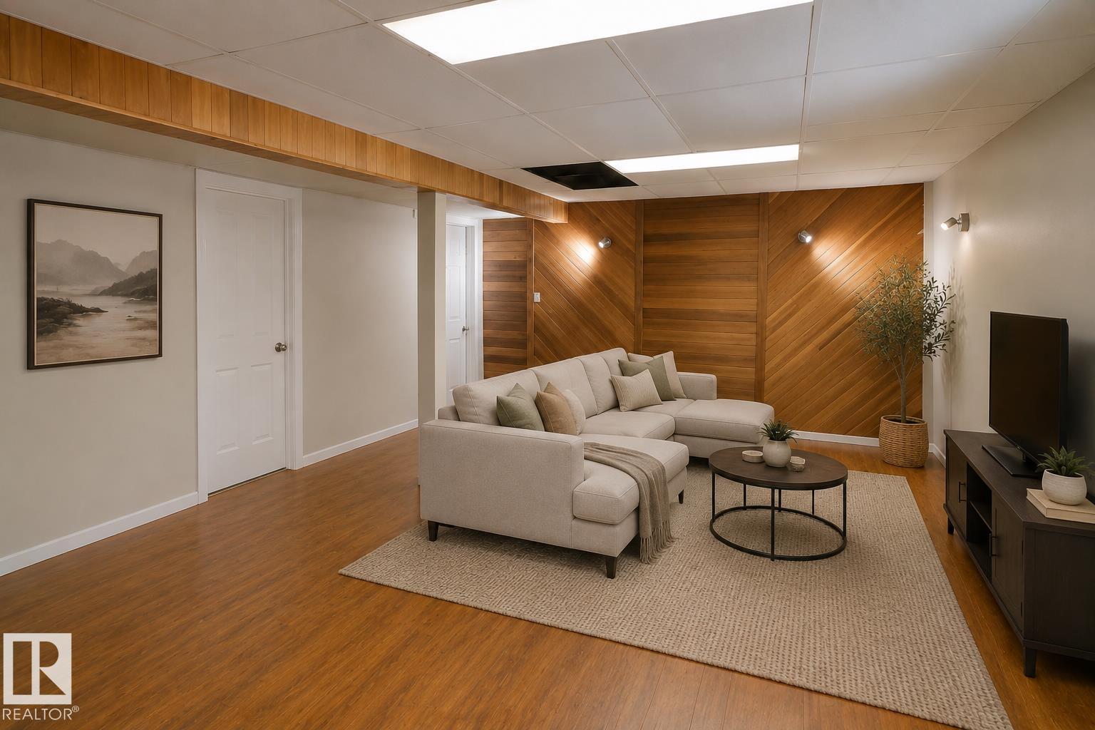 10439 36A Ave NW - 11