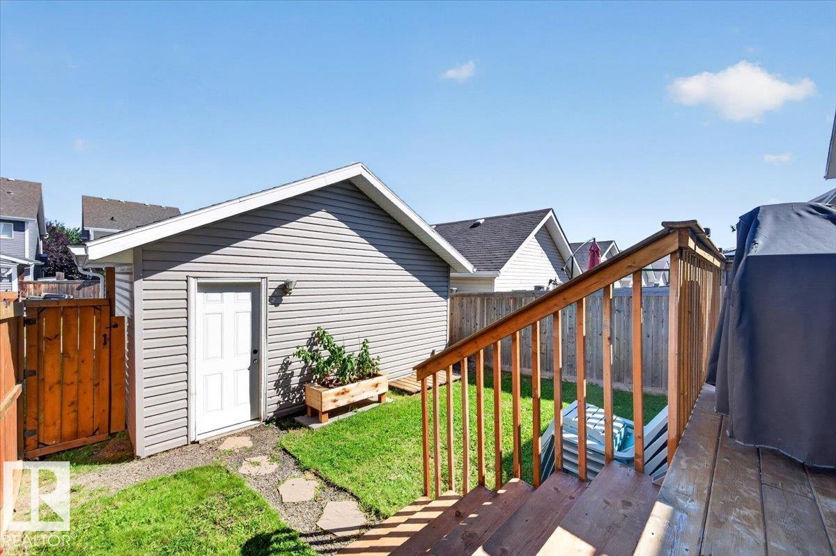 1217 76 Street SW - 40