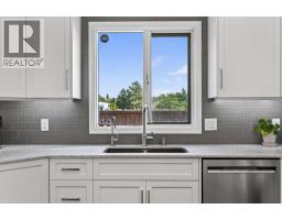 2054 Aster Road, Kelowna, BC V1V1P4 Photo 12