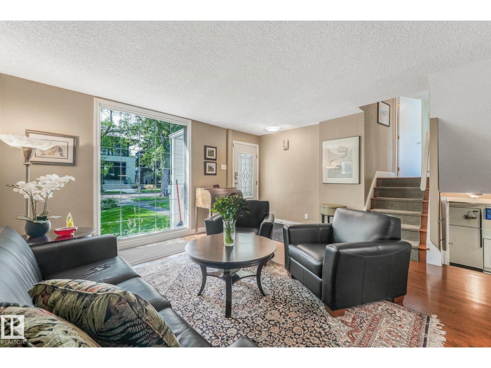 10531 137 ST NW - 6