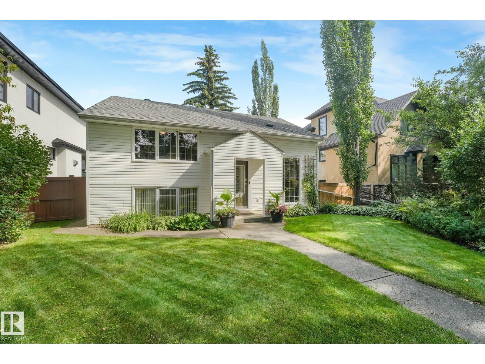 10531 137 ST NW - 3