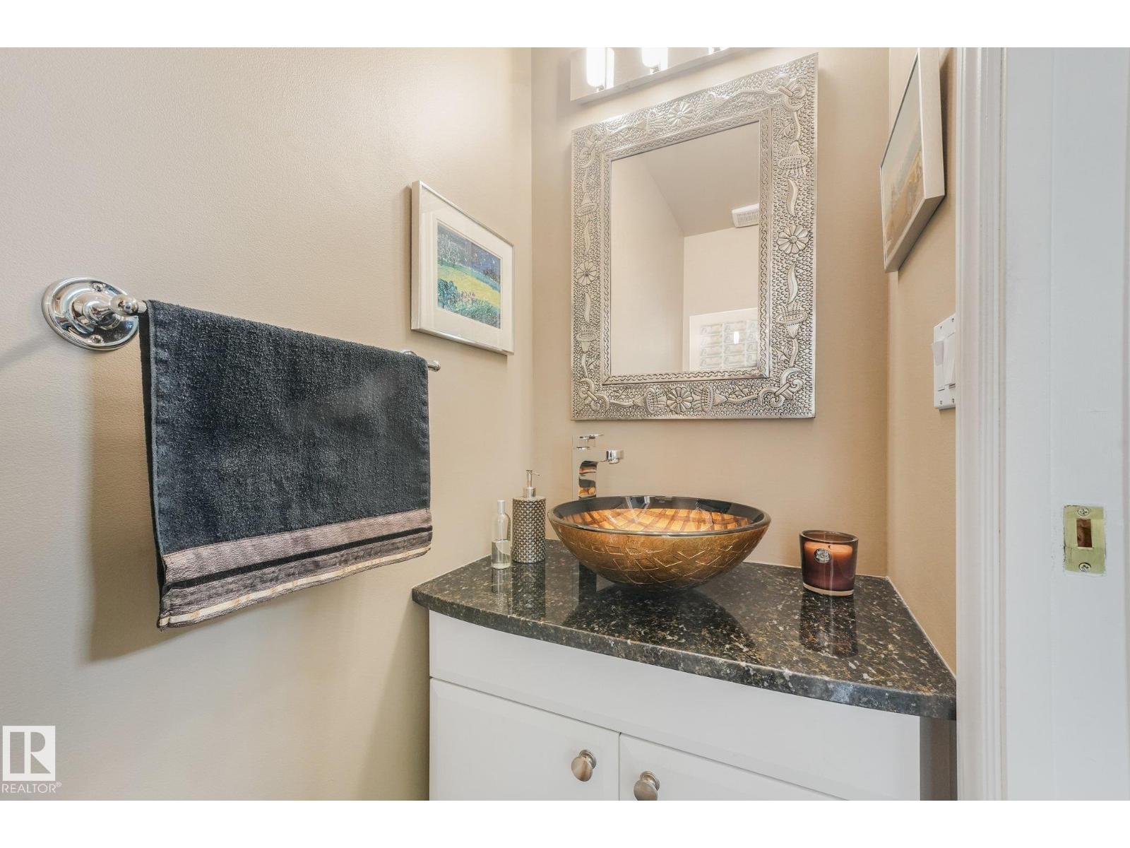 10531 137 ST NW - 21