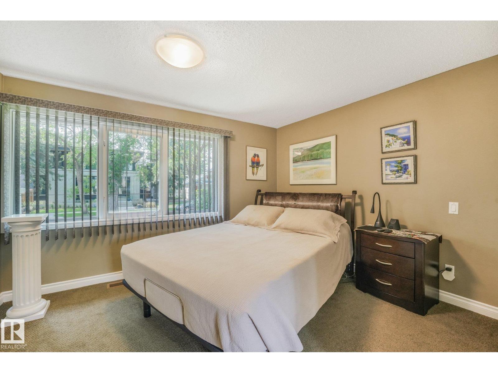 10531 137 ST NW - 25