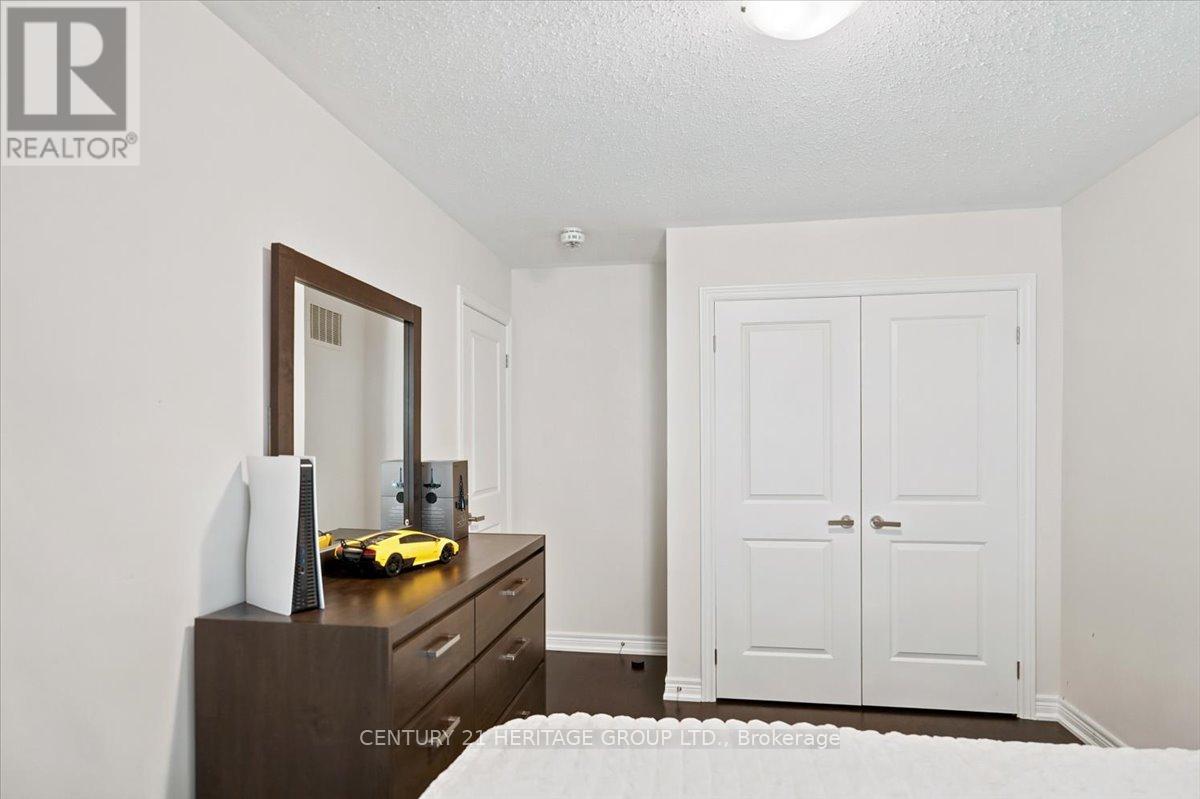 100 MONDIAL CRESCENT E - Image 29