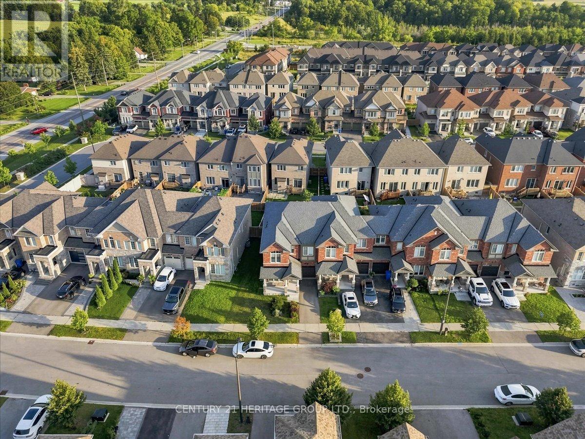 100 MONDIAL CRESCENT E - Image 37