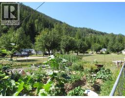 2057 Loff Road, Castlegar, BC V1N4N2 Photo 16