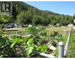 2057 Loff Road, Castlegar, BC V1N4N2 Photo 14