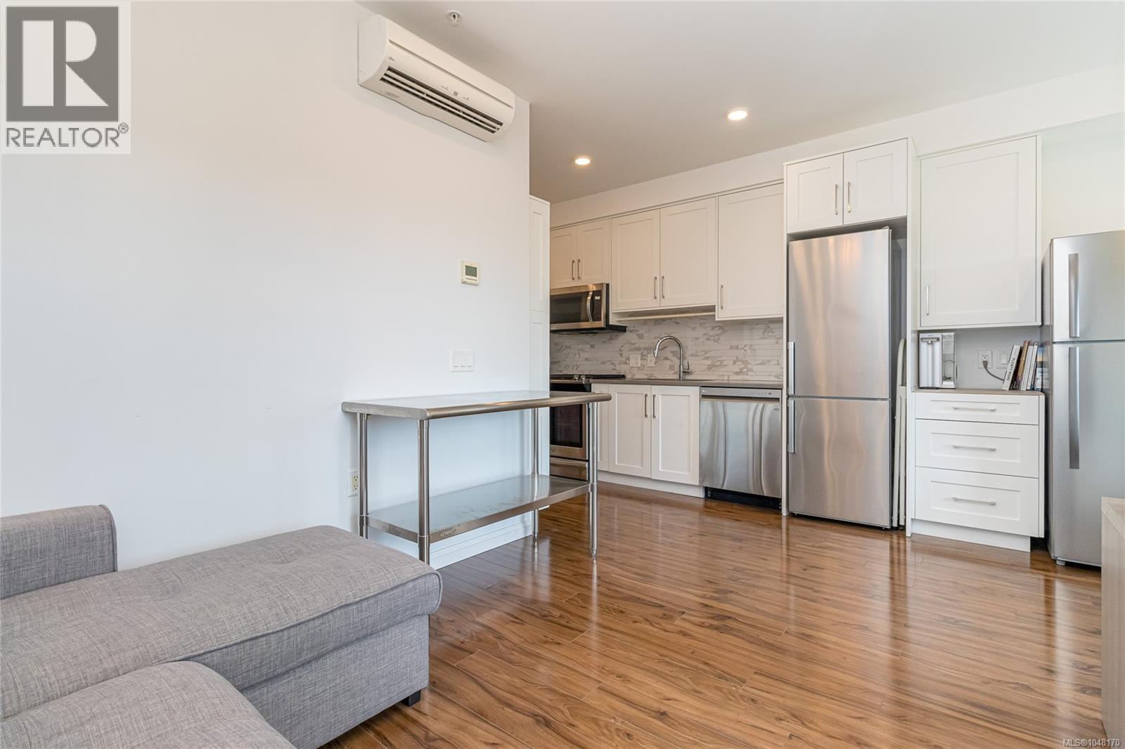 304 745 Travino Lane, Saanich