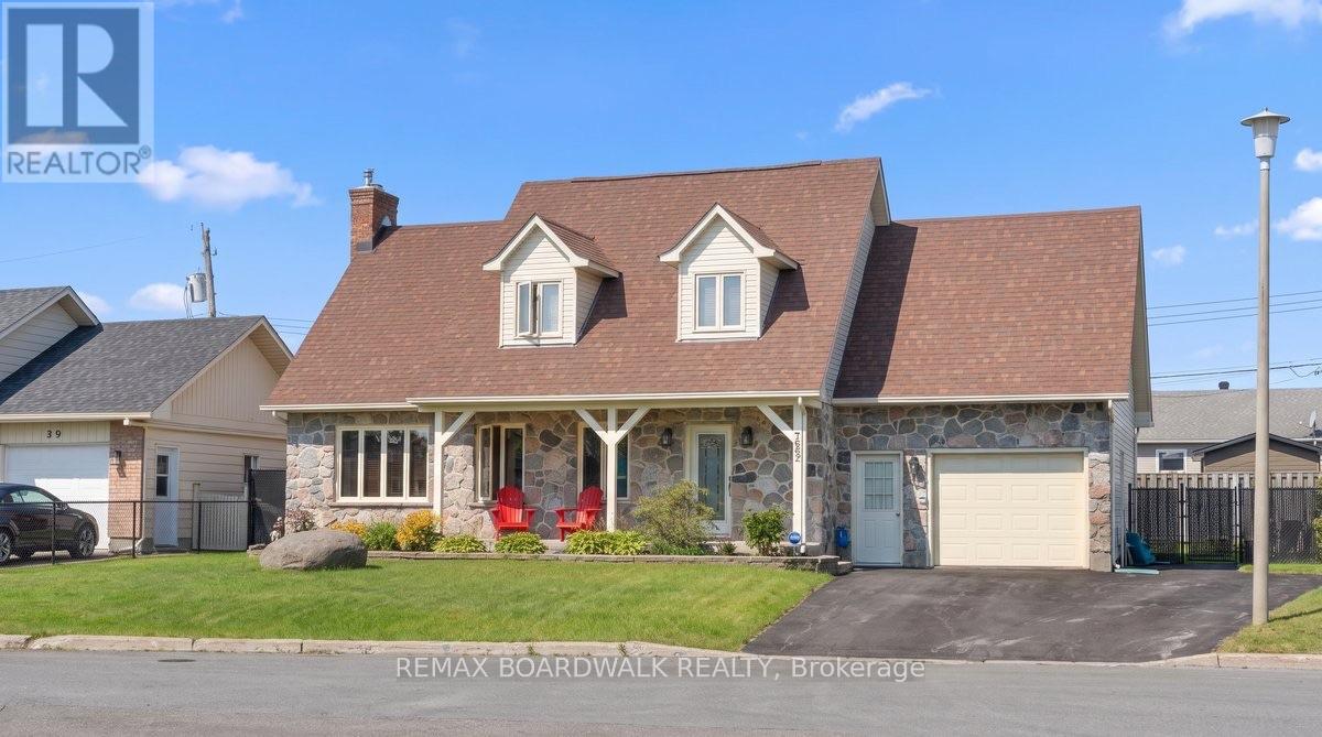 795 REJANE CRESCENT - 1