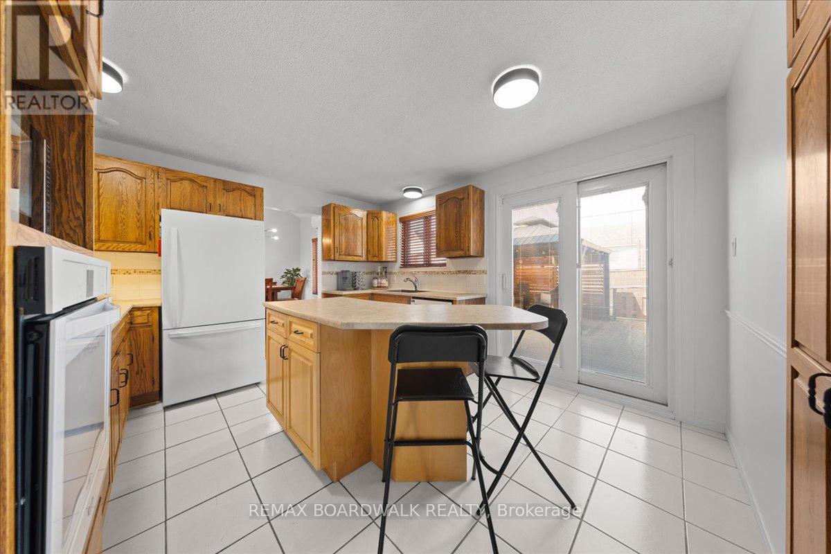 795 REJANE CRESCENT - 12