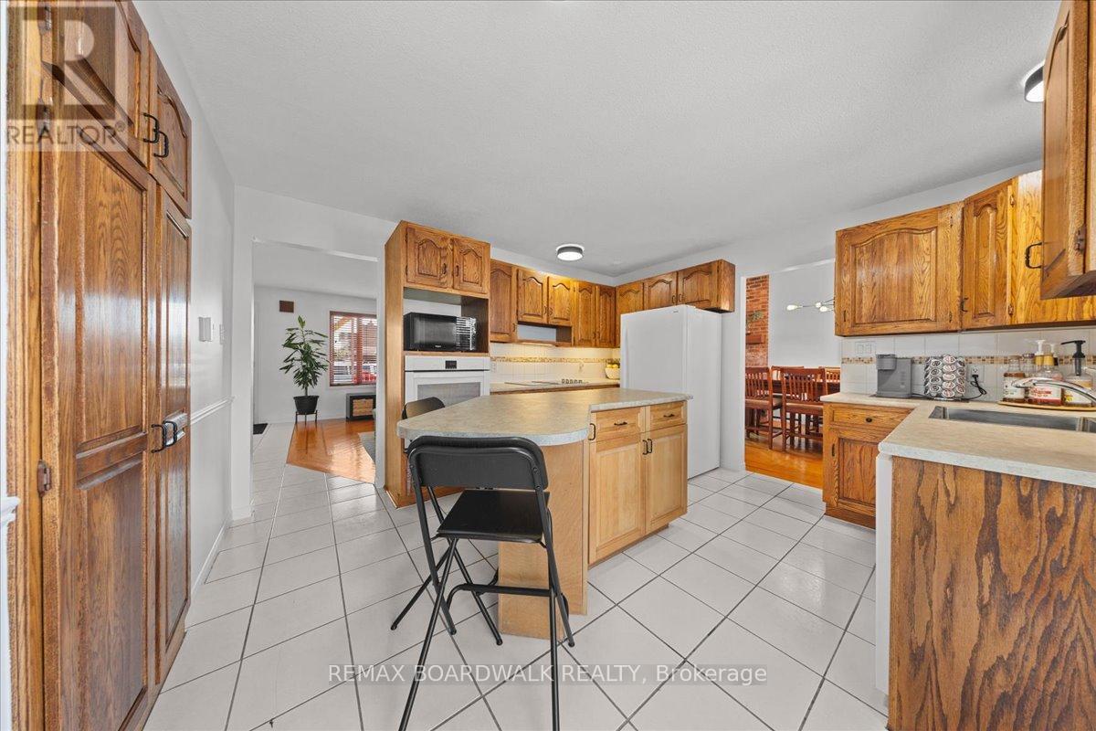 795 REJANE CRESCENT - 13