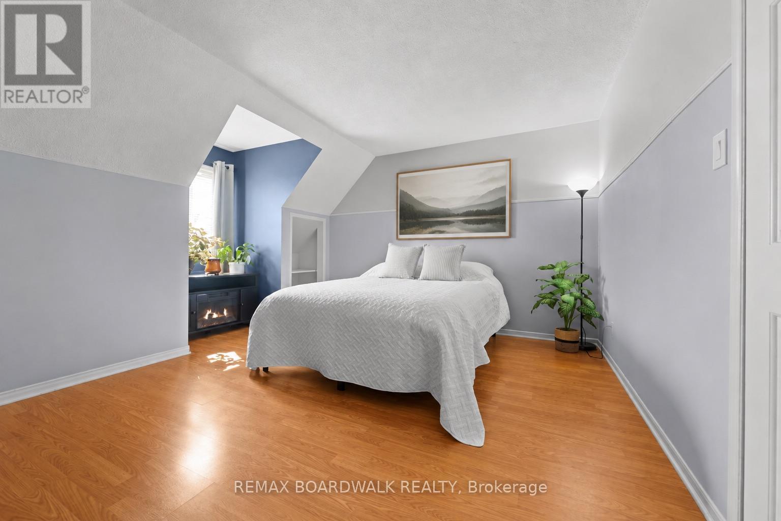 795 REJANE CRESCENT - 24