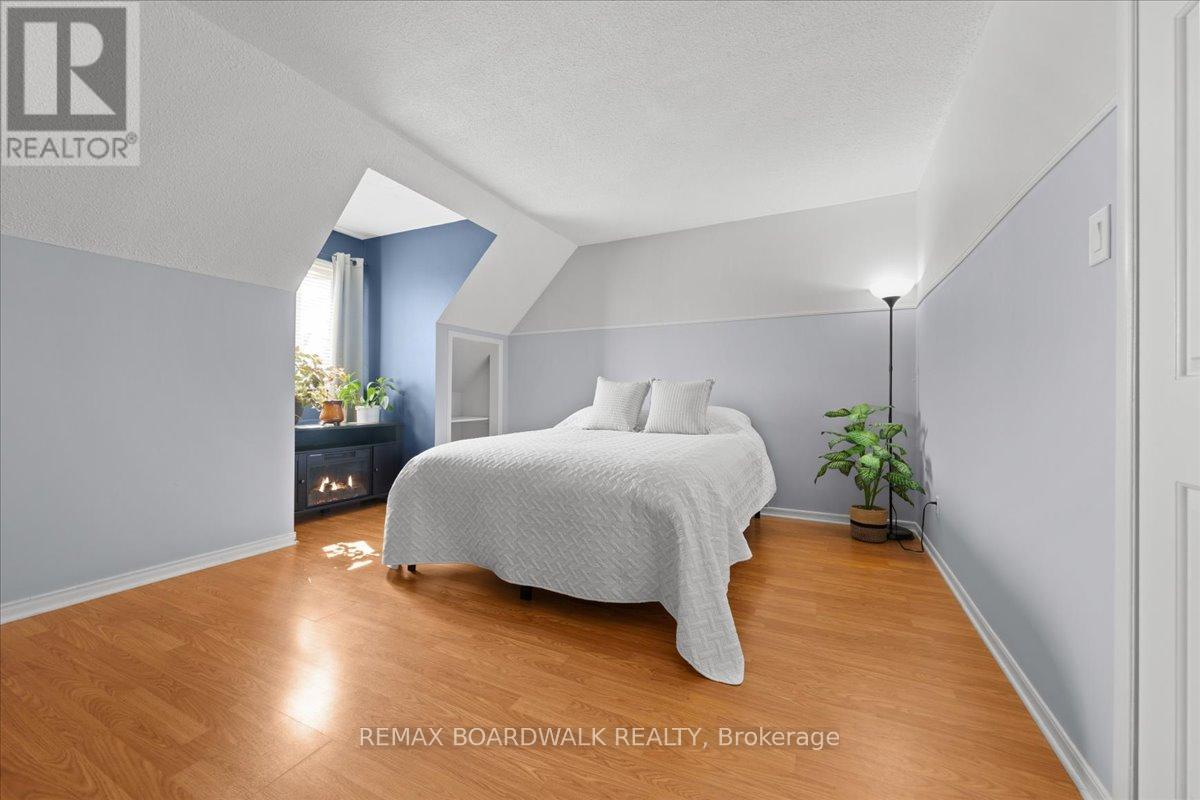 795 REJANE CRESCENT - 25