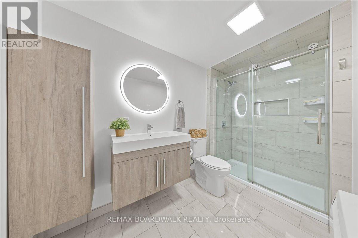 795 REJANE CRESCENT - 32