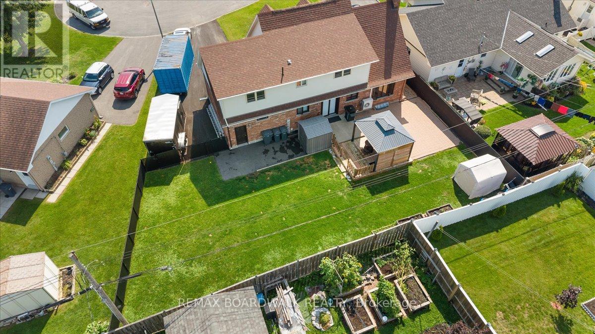 795 REJANE CRESCENT - 38