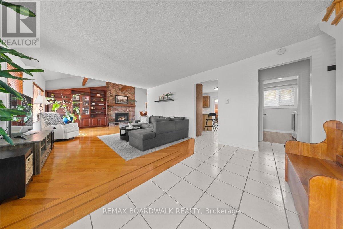 795 REJANE CRESCENT - 4