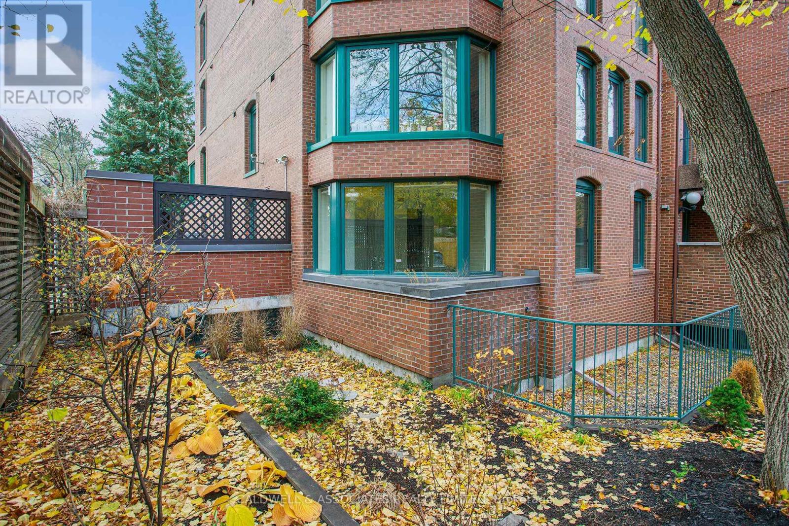 #1 140 RIDEAU TERRACE - 32