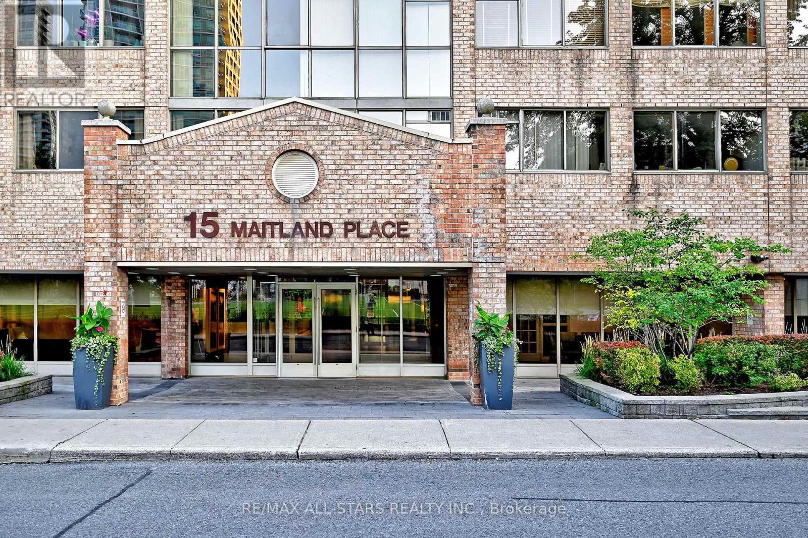 #2112 15 MAITLAND PLACE - 2