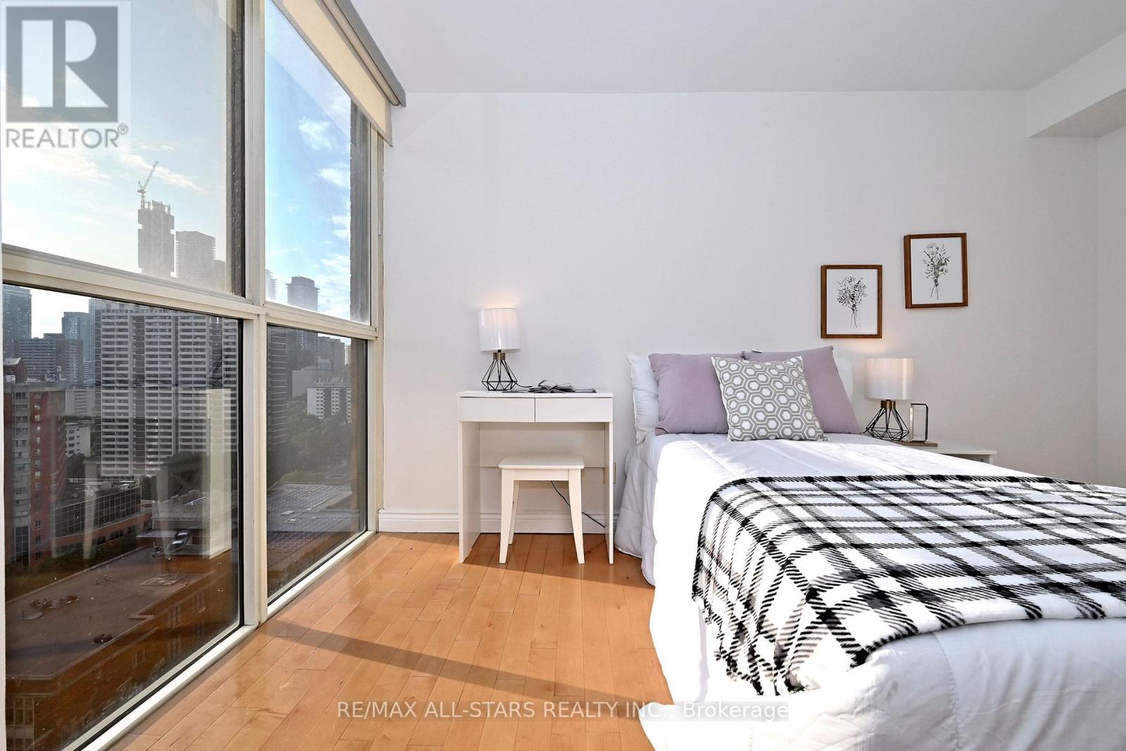 #2112 15 MAITLAND PLACE - 25