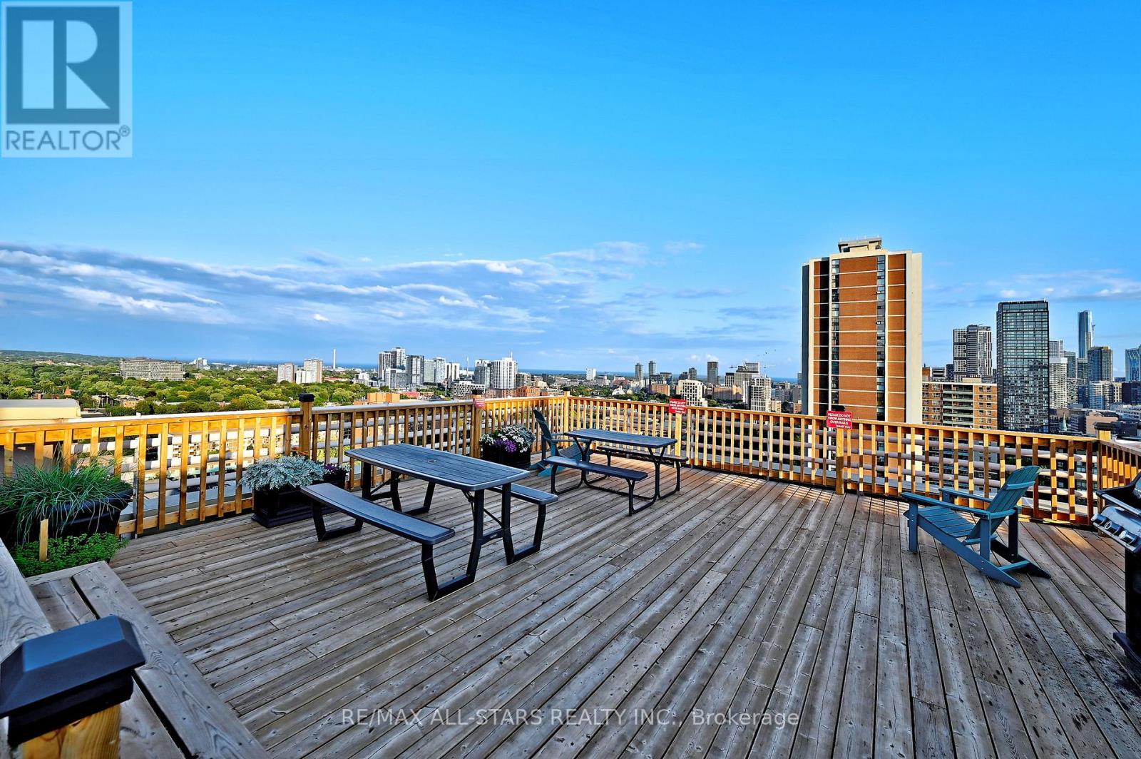 #2112 15 MAITLAND PLACE - 45