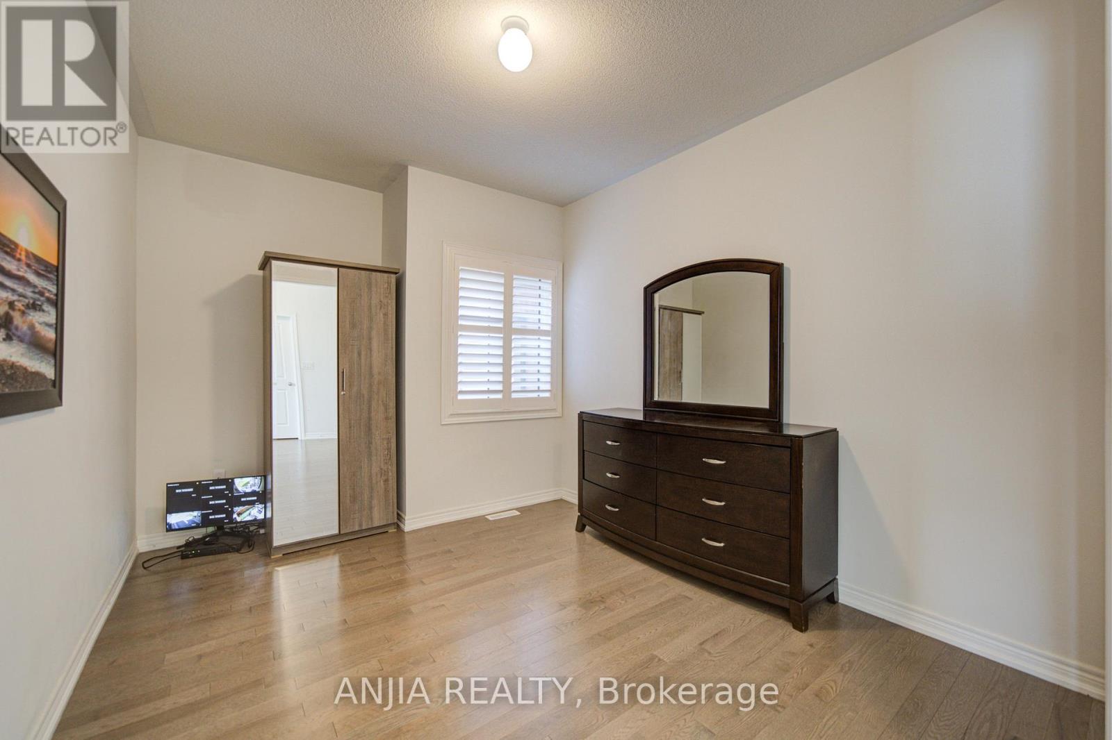 63 SUTTONRAIL WAY - Image 35