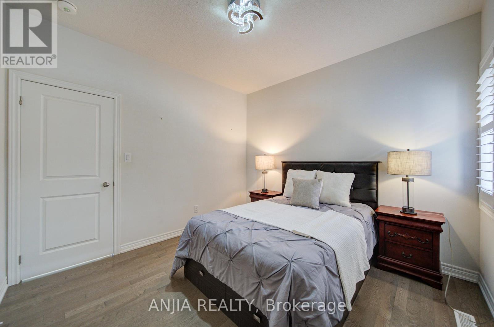 63 SUTTONRAIL WAY - Image 40