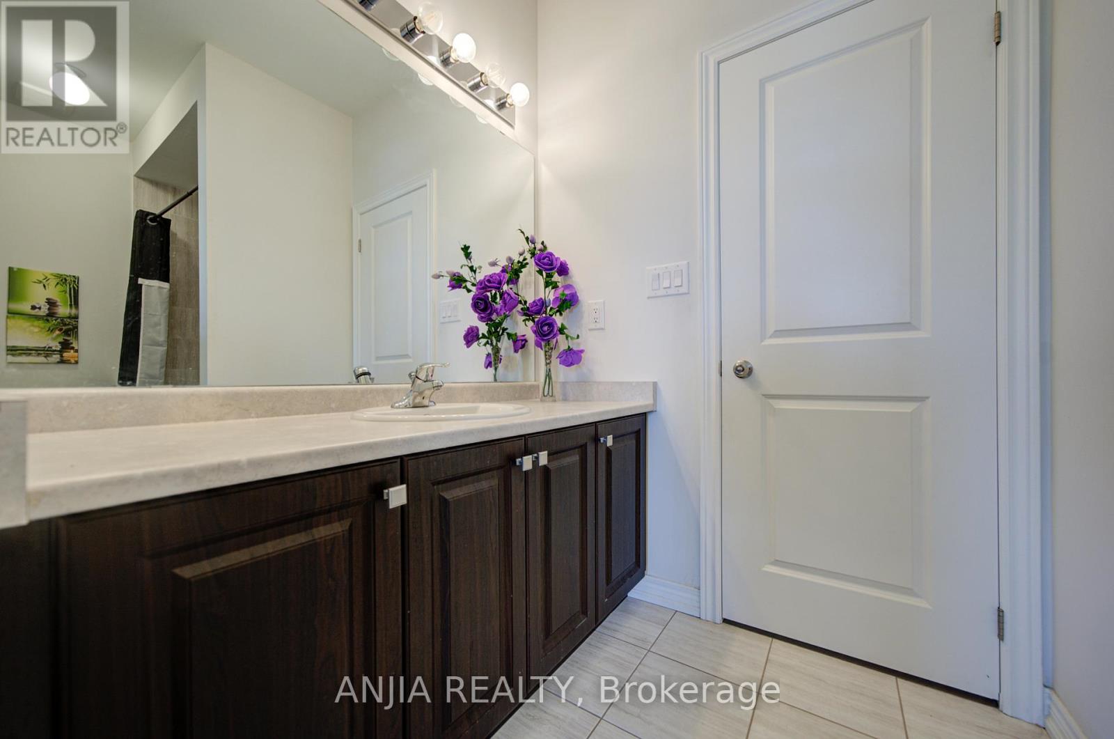 63 SUTTONRAIL WAY - Image 45