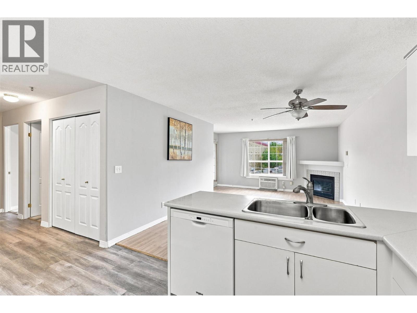 #318 554 Seymour Street - Image 10