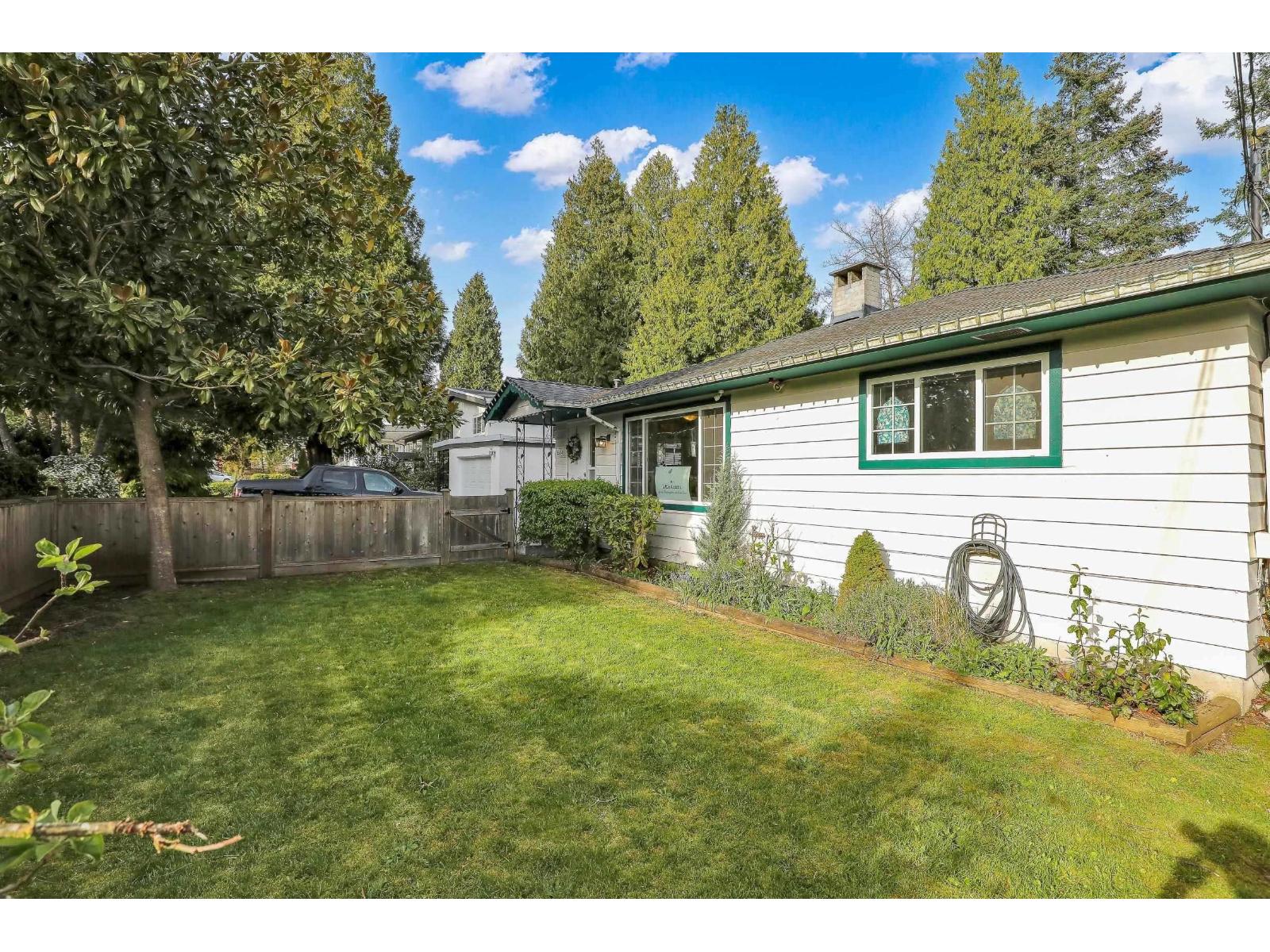 1554 STEVENS Street, White Rock, British Columbia, V4B4Y5, White Rock, British Columbia — photo 3 of 5
