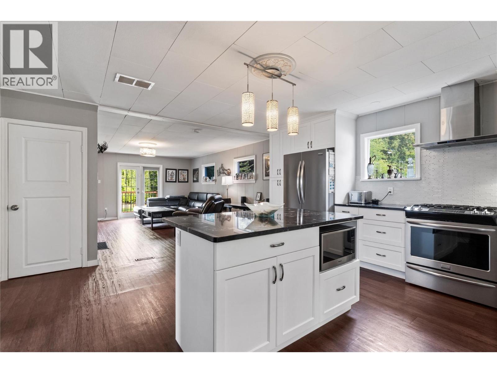 410 Foothill Road SW - 10