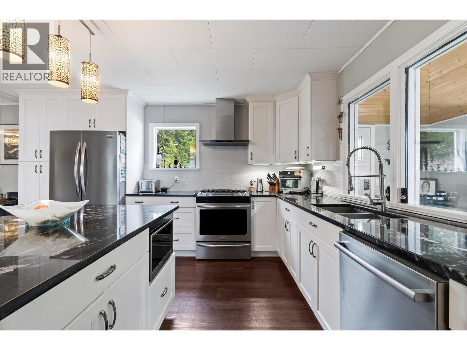 410 Foothill Road SW - 9