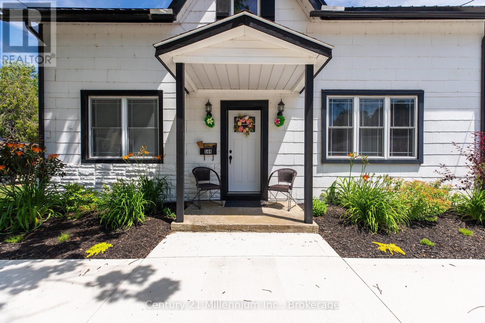 544 LOUISA STREET - 1