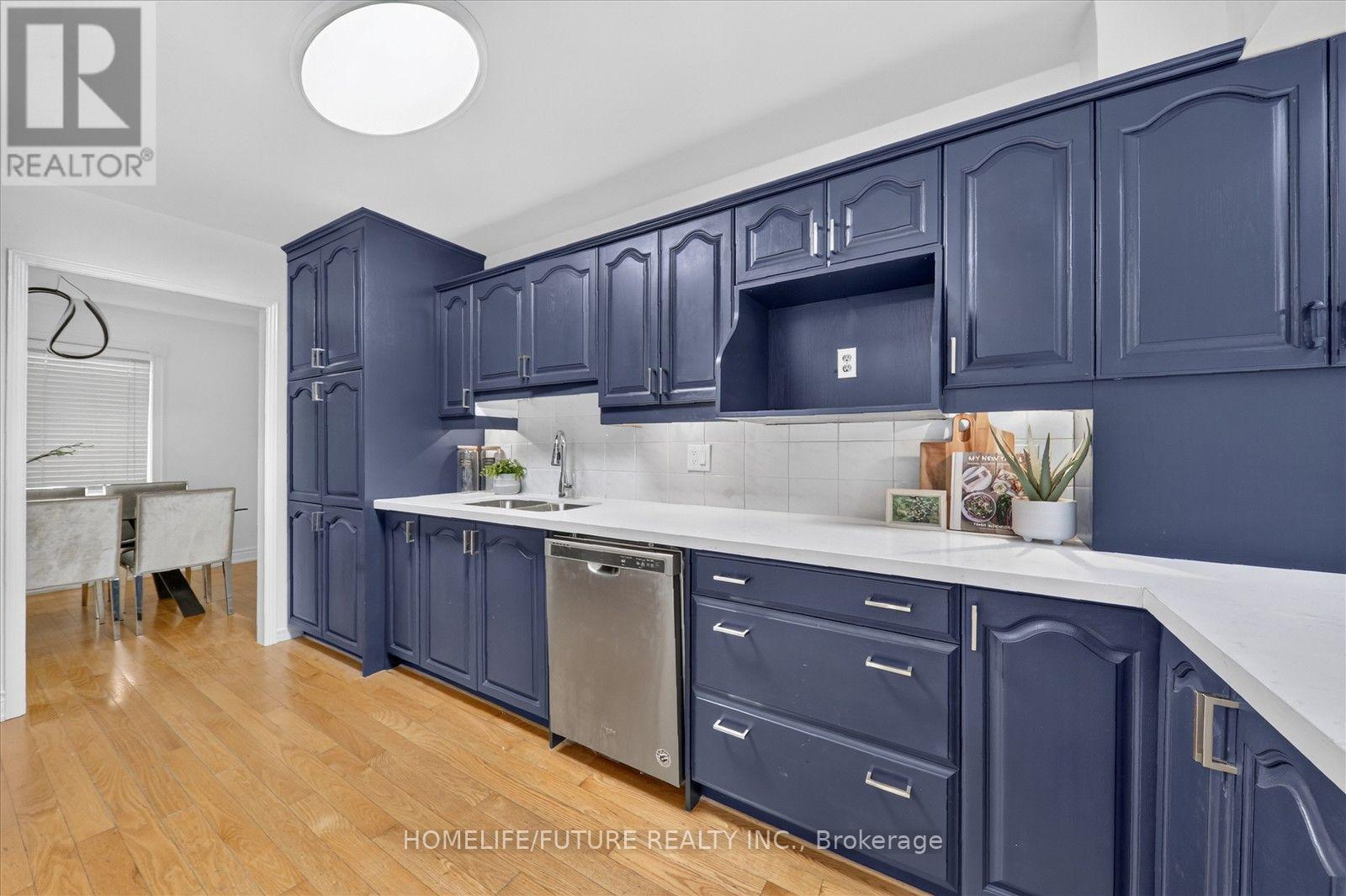 32 MARSHALL CRESCENT - 12