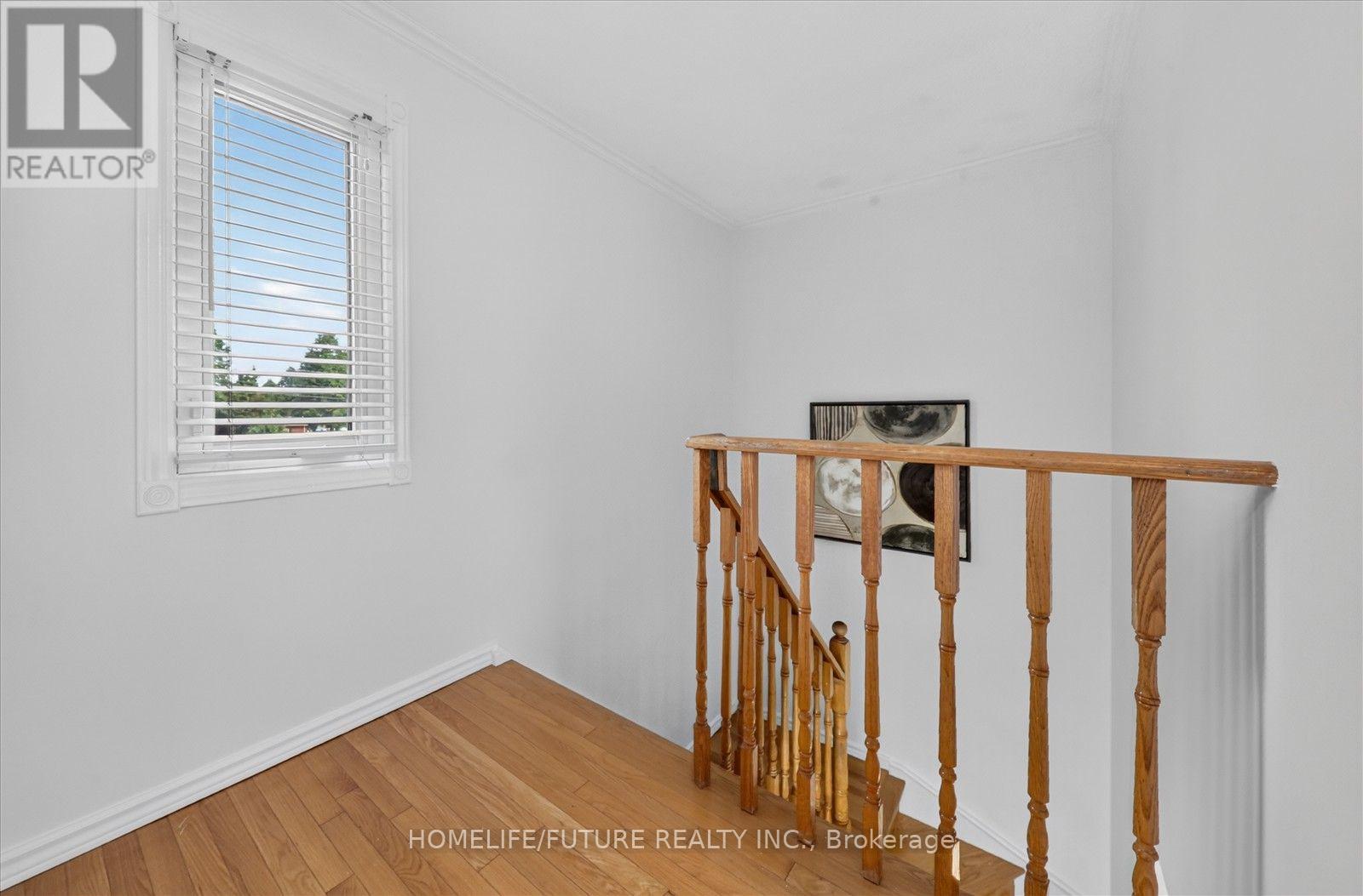 32 MARSHALL CRESCENT - 19