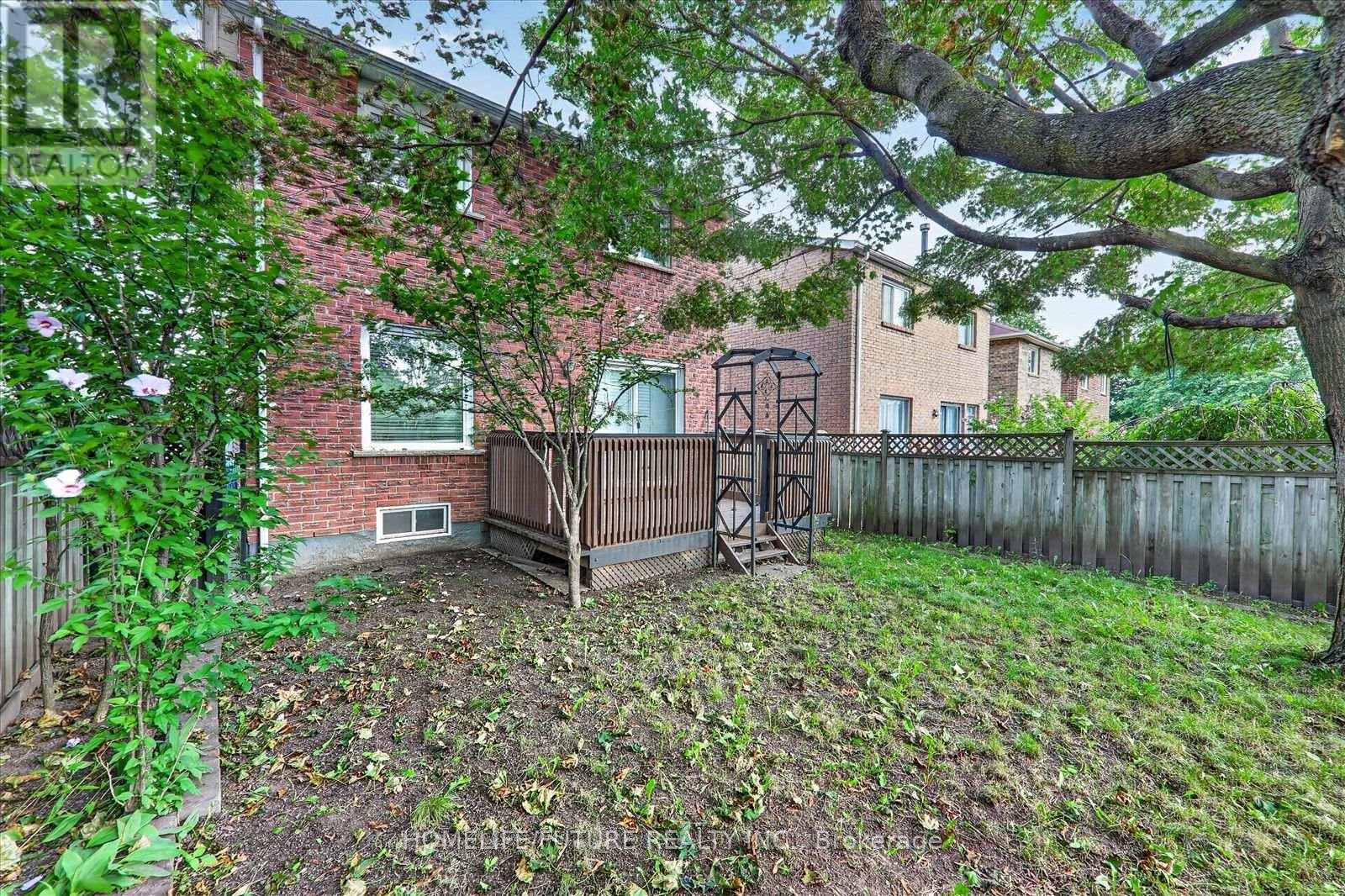 32 MARSHALL CRESCENT - 32