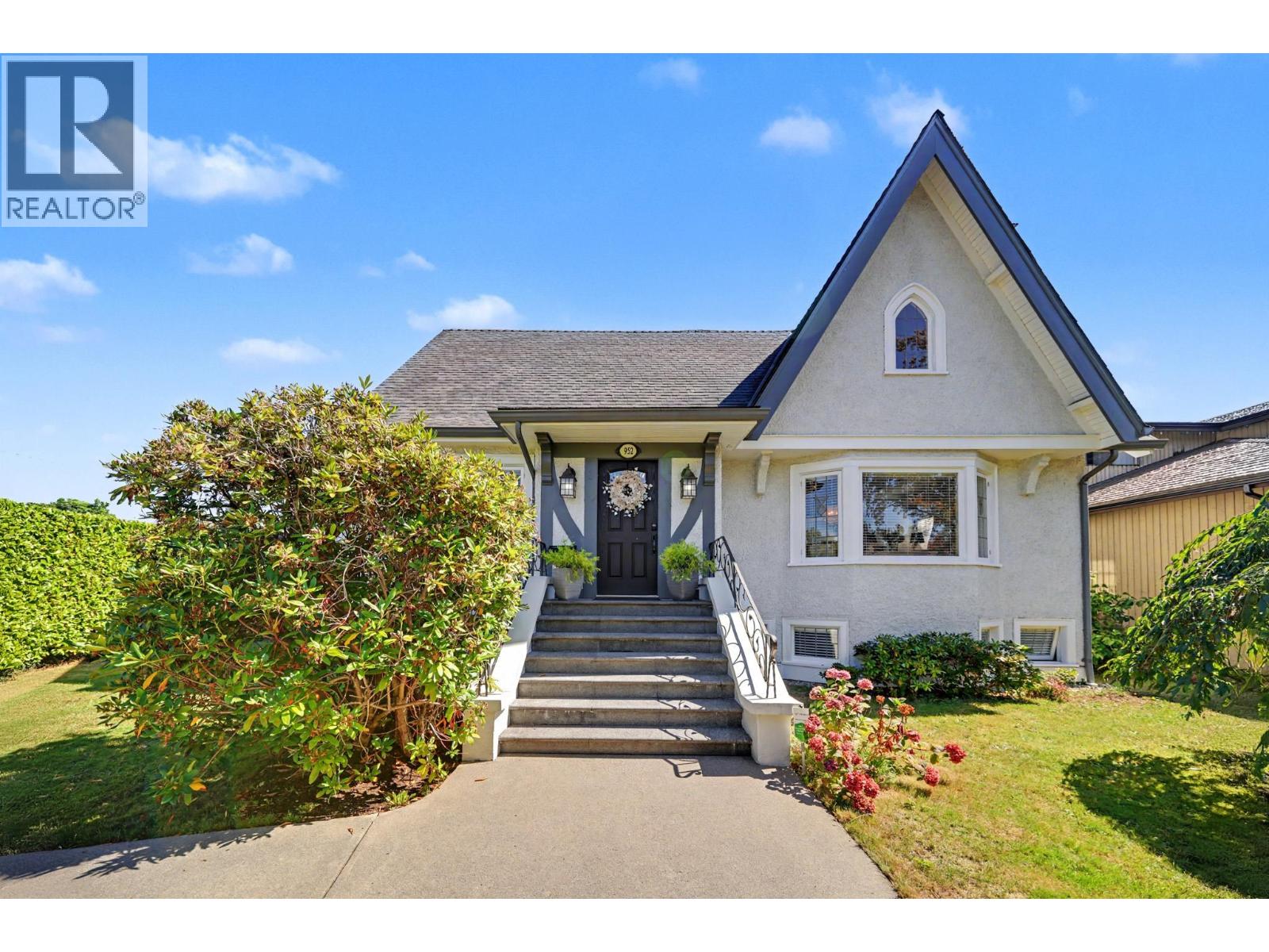 952 GRAND BOULEVARD, North Vancouver