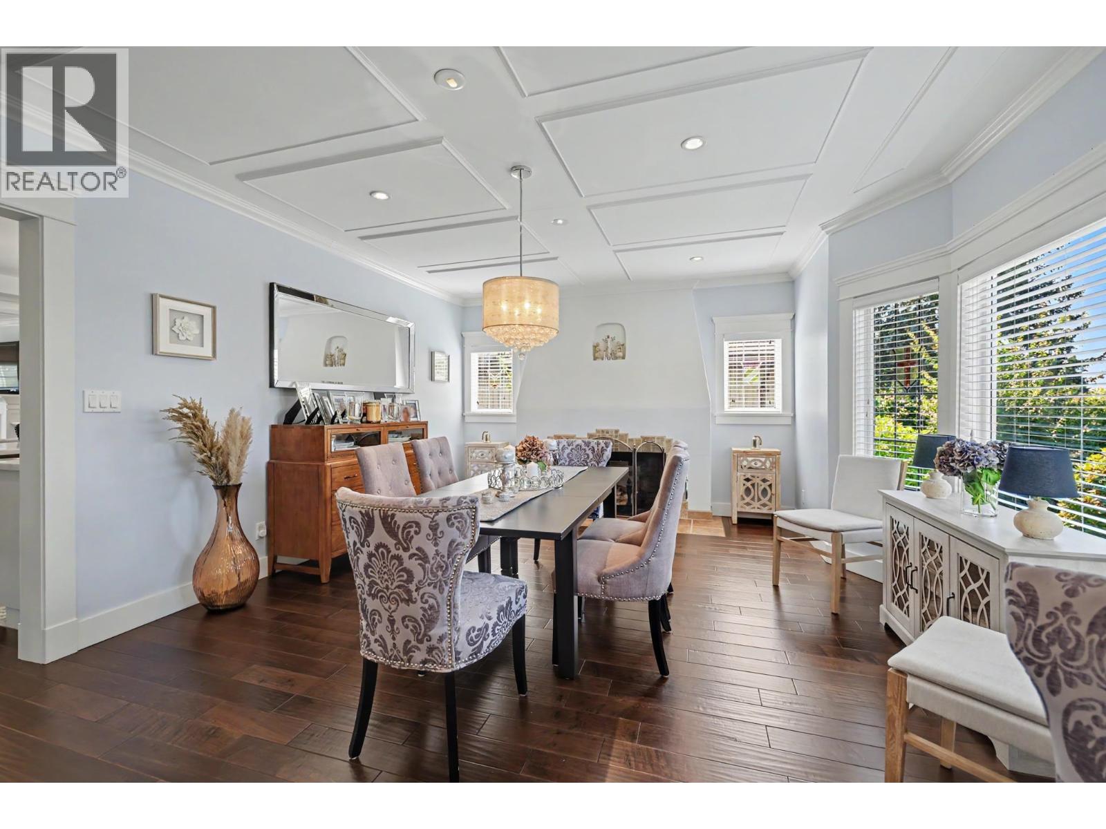952 GRAND BOULEVARD, North Vancouver