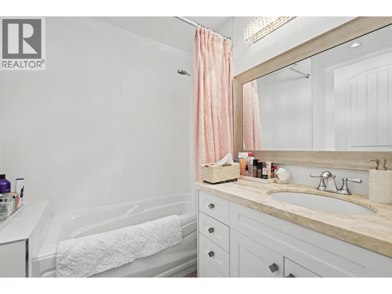 952 GRAND BOULEVARD, North Vancouver