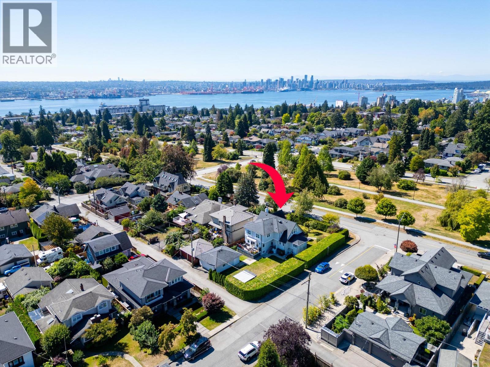 952 GRAND BOULEVARD, North Vancouver
