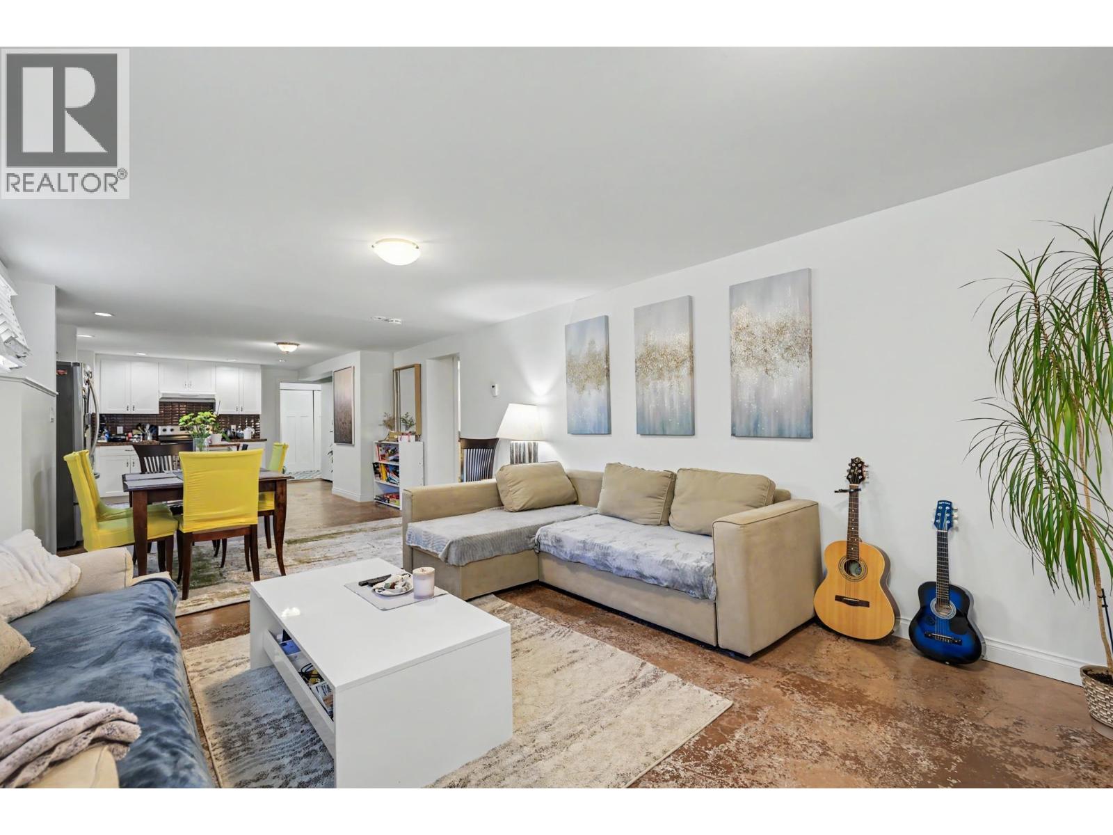 952 GRAND BOULEVARD, North Vancouver