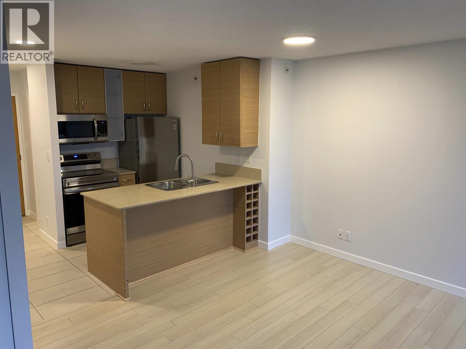 908 909 MAINLAND STREET, Vancouver