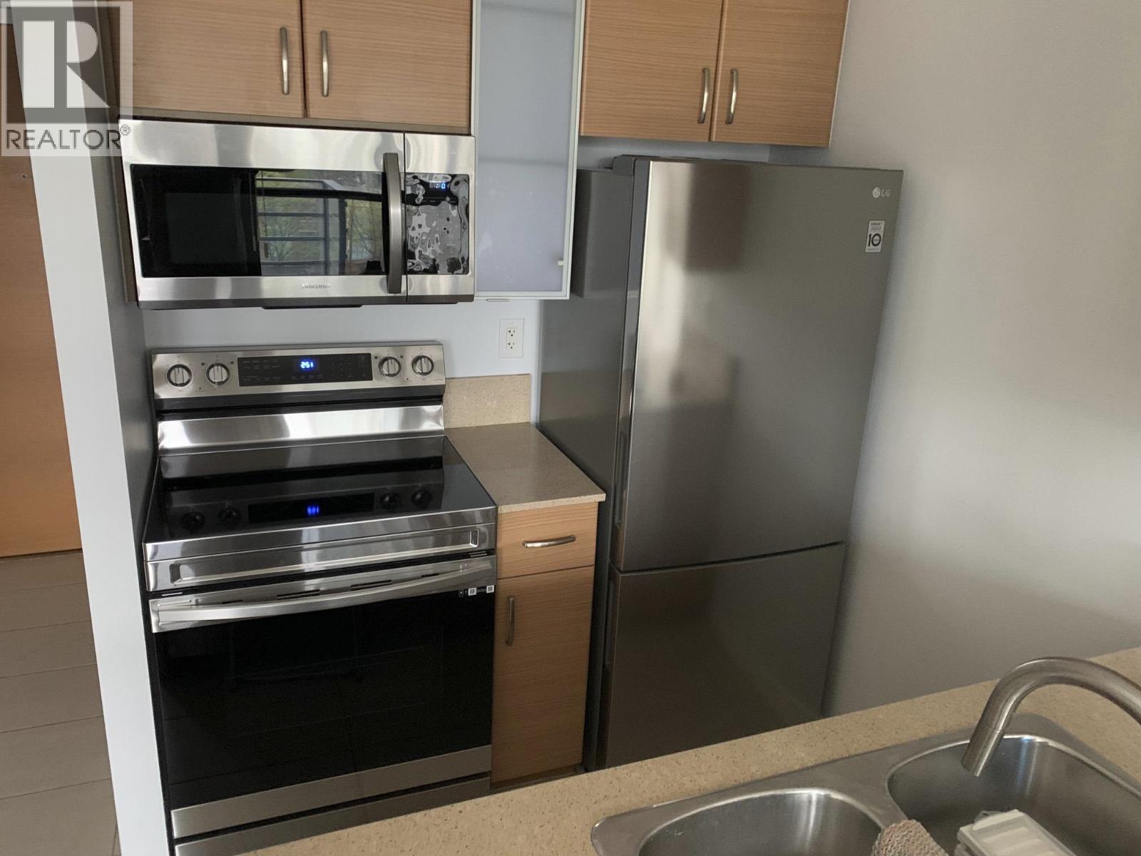 908 909 MAINLAND STREET, Vancouver