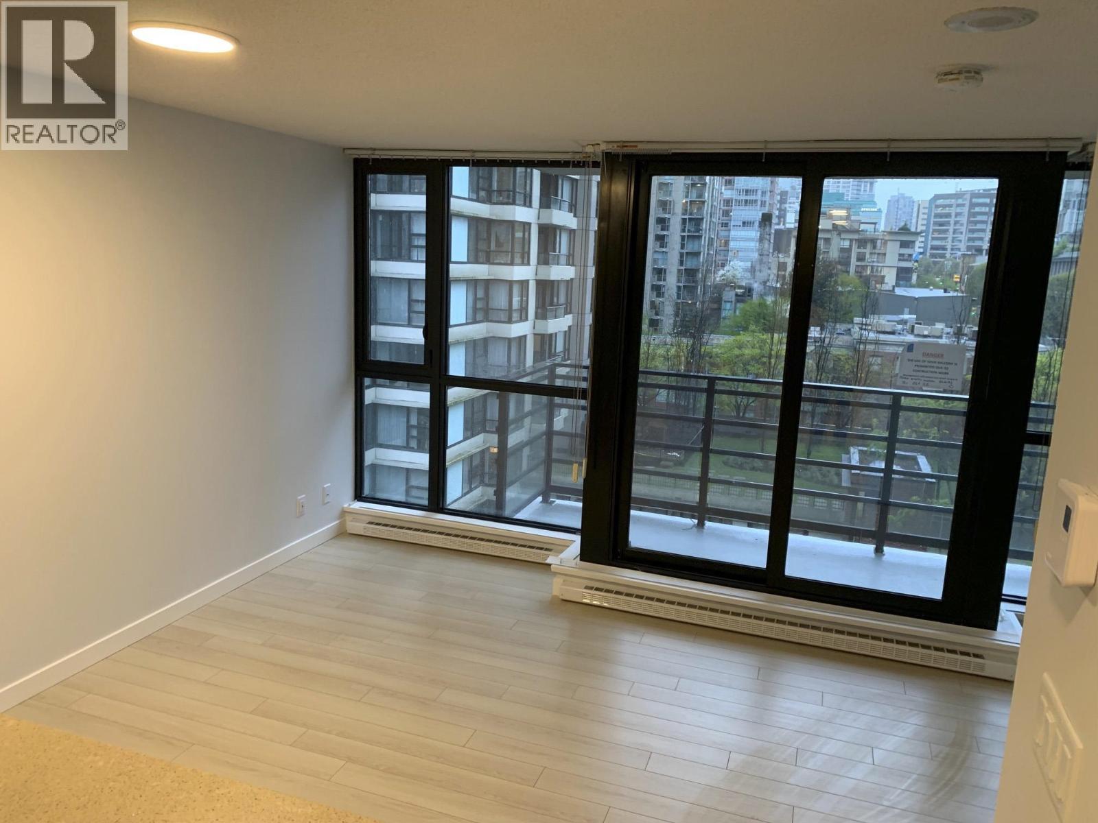 908 909 MAINLAND STREET, Vancouver