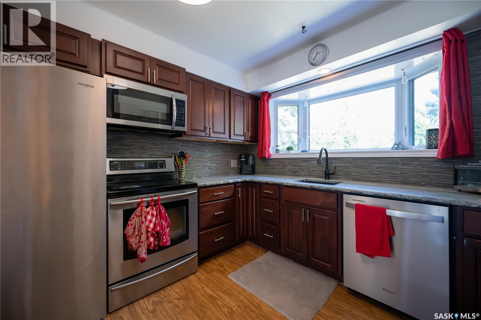 217 Fourth AVENUE S, Yorkton, Saskatchewan, S3N1B7, Yorkton, Saskatchewan — photo 3 of 5