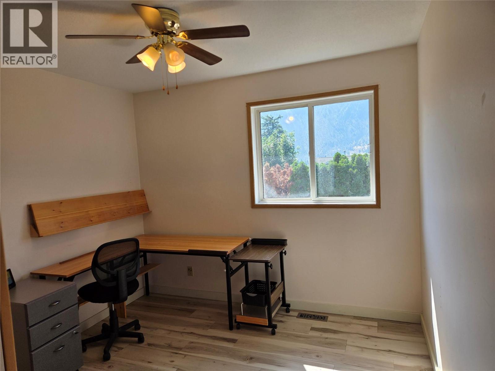 425 3rd Avenue, Keremeos
