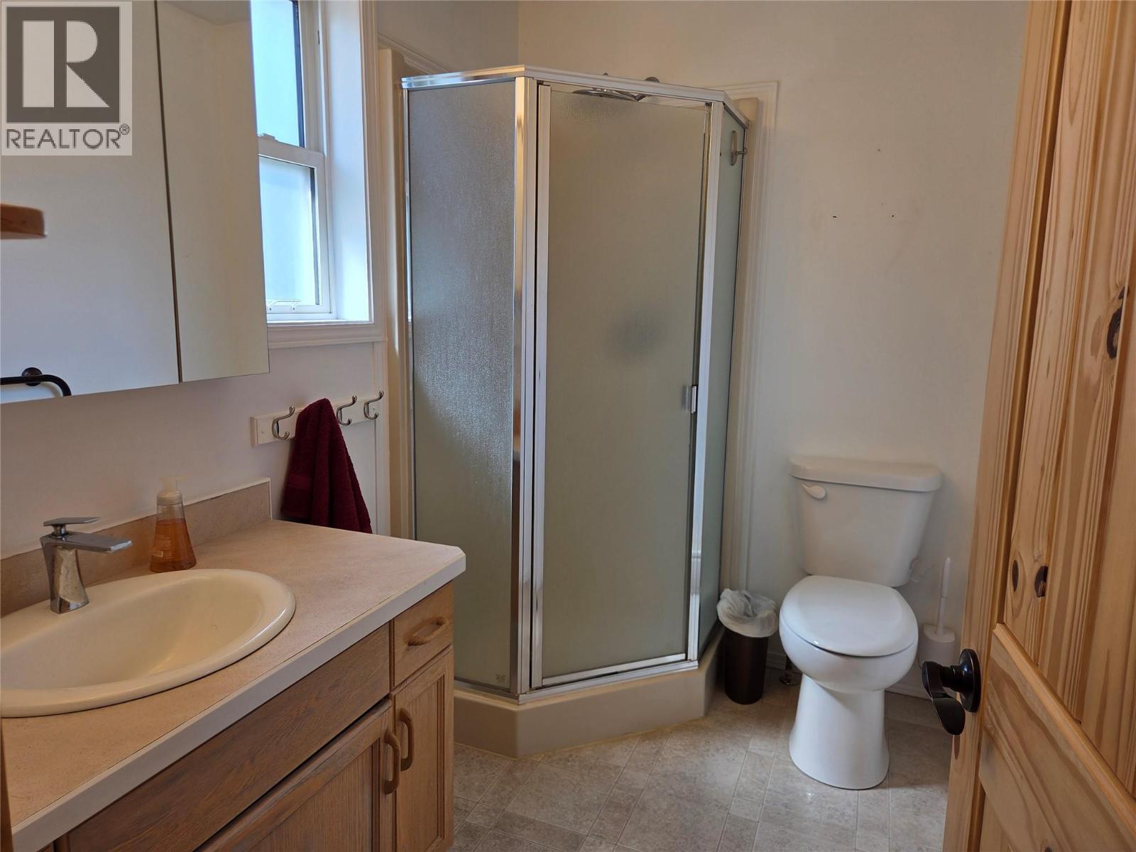 425 3rd Avenue, Keremeos
