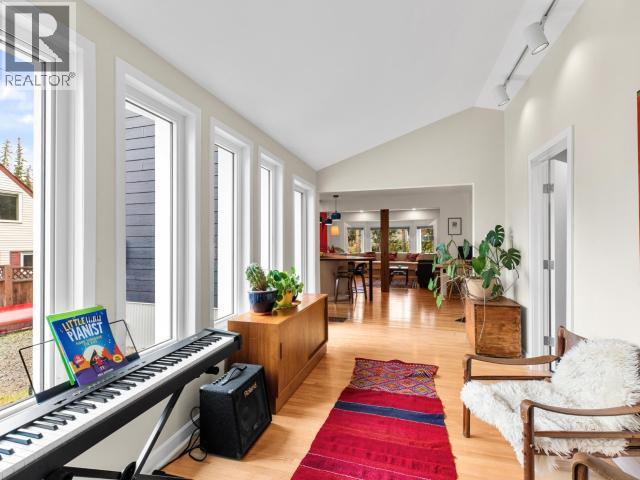 6 CHALET CRESCENT - 13