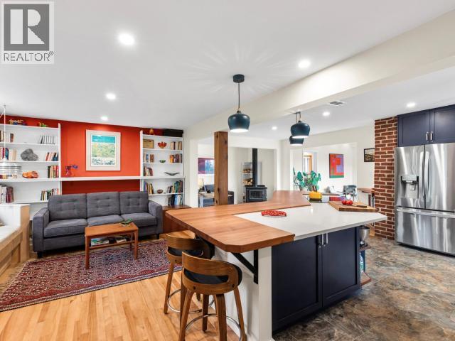 6 CHALET CRESCENT - 18