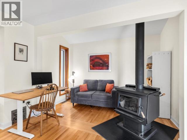 6 CHALET CRESCENT - 15
